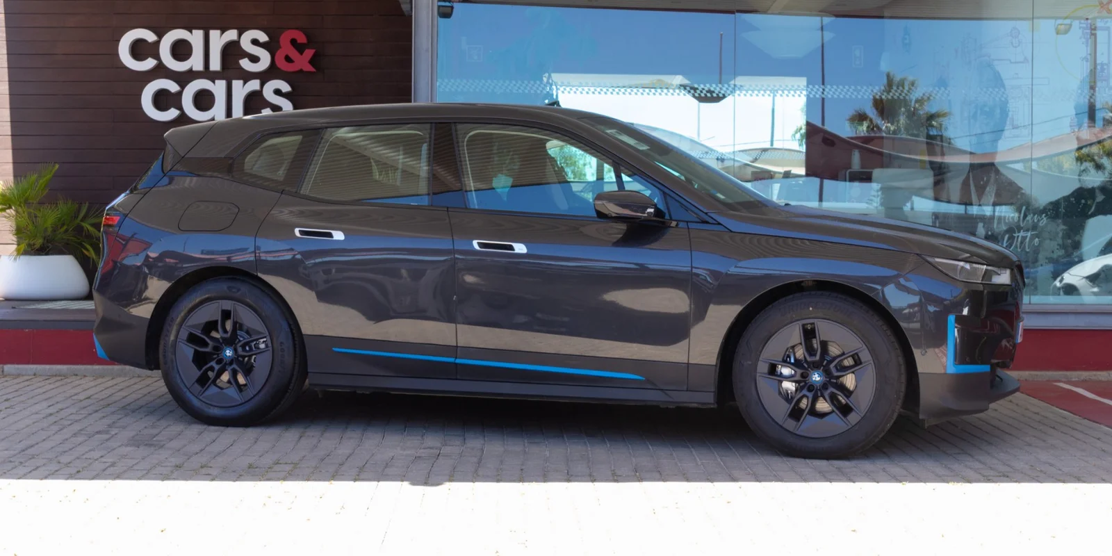 BMW iX